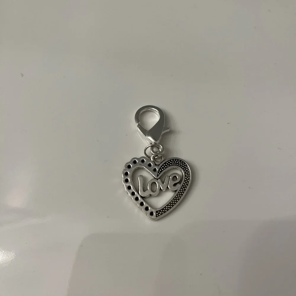 ❤️Silver heart “Love” pet charm